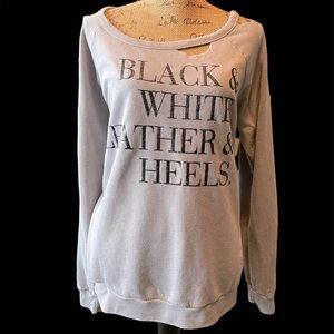 Pictures of tag shown. Gray sweatshirt